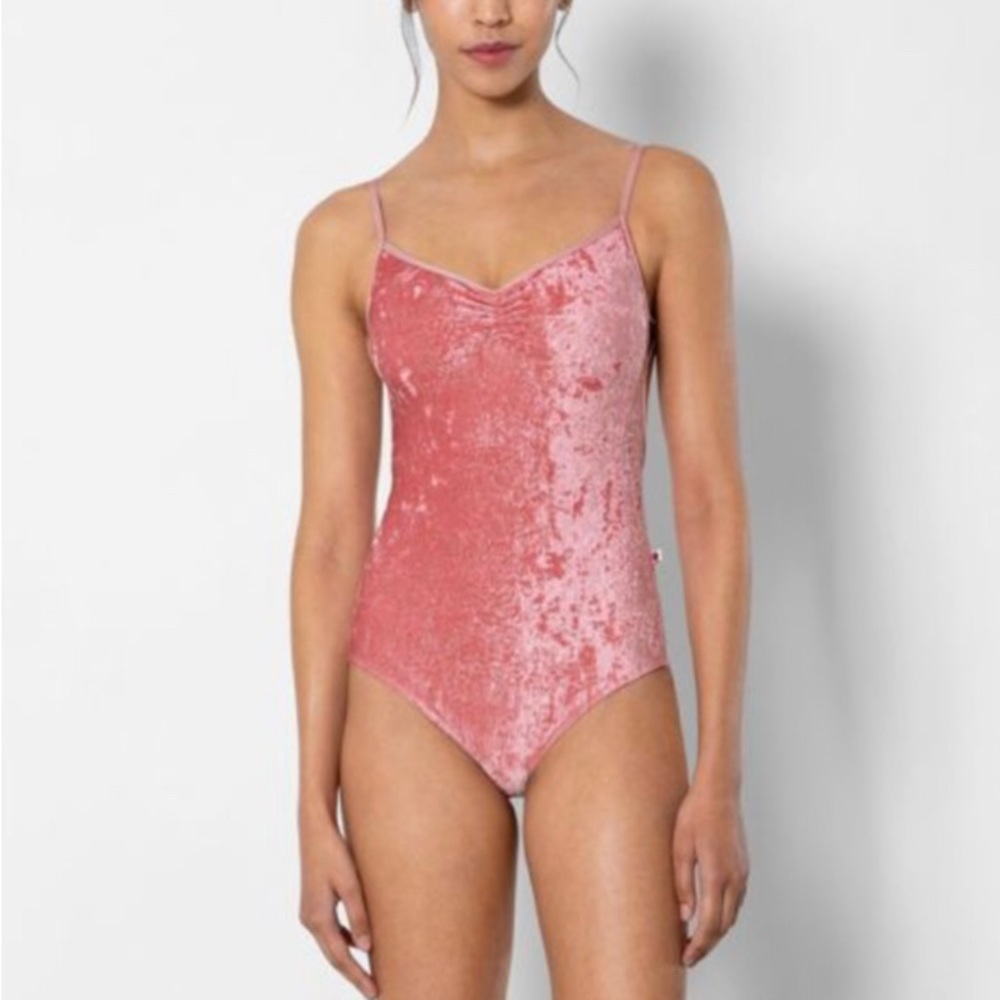 ISO Yumiko Daria and Tamara size S leotards! Please do don’t buy the post.🩷🩷
